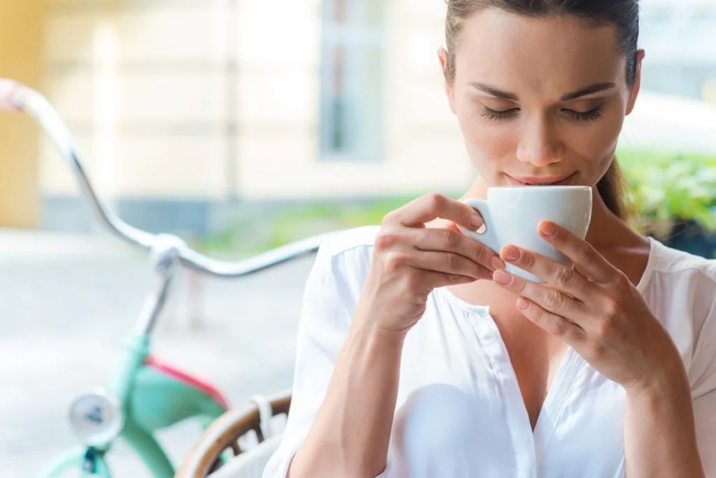 Hacer café con agua mineral puede realzar su sabor