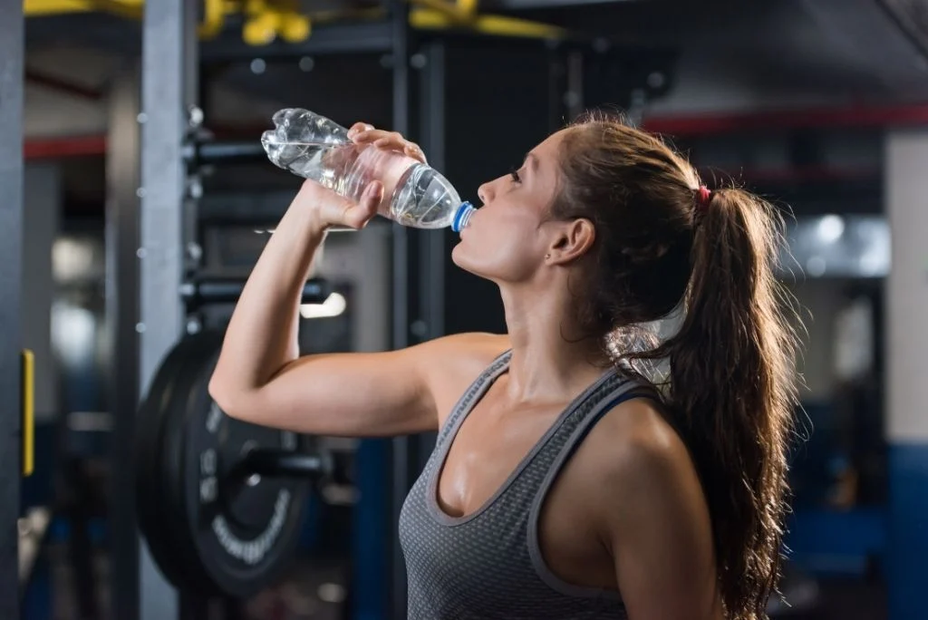La relación entre agua y ejercicio es de vital importancia