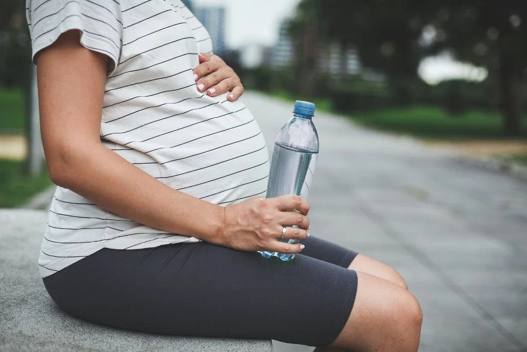 El agua en embarazo es fundamental